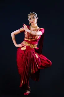 classical-dance-schools-indian-classical-performance (2) Kuchupudi dancer performing a traditional pose during classical dance classes in Kannur.