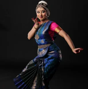 professional-classical-dance-schools-gallery Student performing Nadodinritham in a blue costume at classical dance classes in Kannur.